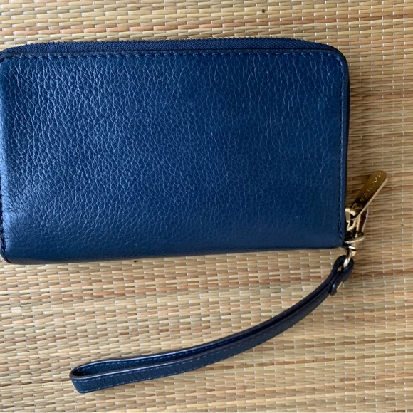 New Michael Kors leather wallet navy w/ gold hardware zip around closure - Picture 2 of 7